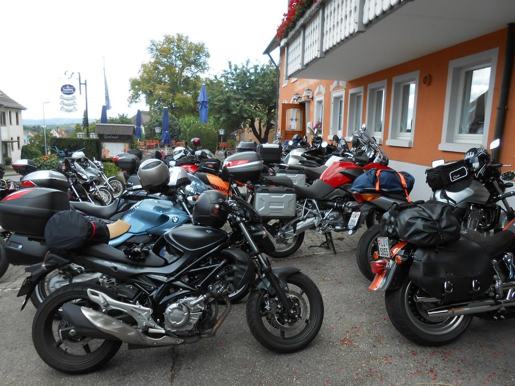 Landgasthof Schutzen Hotel Tengen Exterior foto
