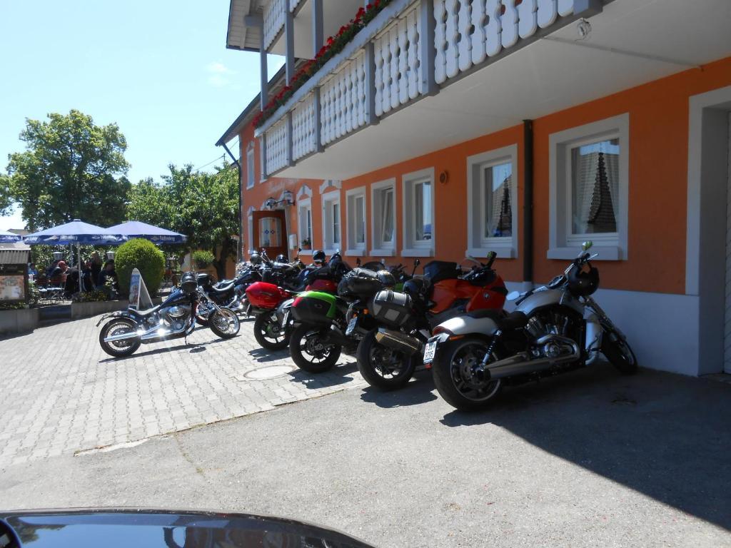 Landgasthof Schutzen Hotel Tengen Exterior foto