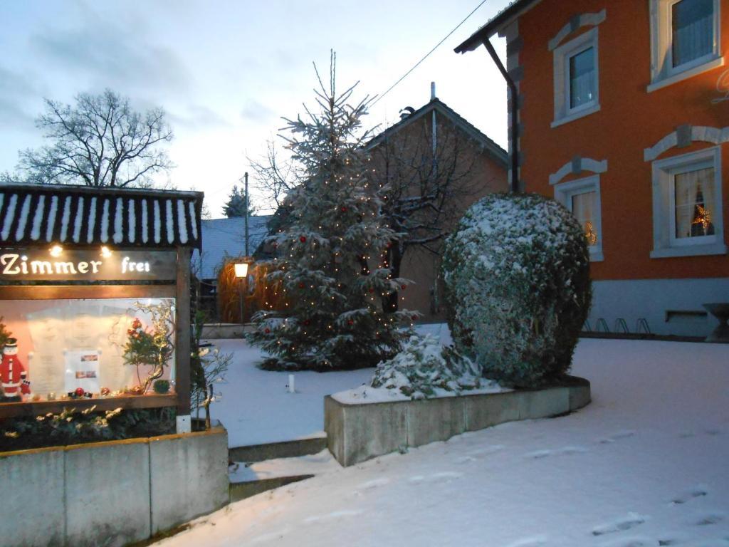 Landgasthof Schutzen Hotel Tengen Exterior foto